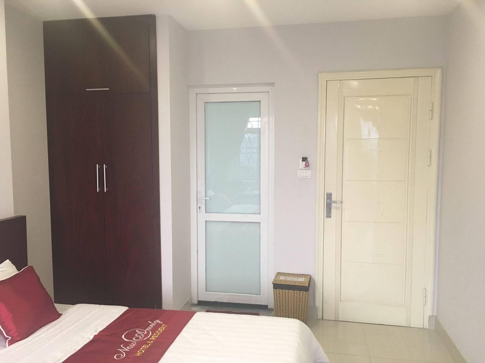 New Amely Hotel Hanoi Exterior photo